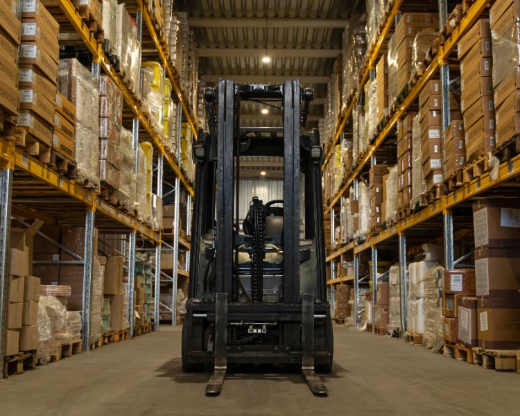 Come scegliere la batteria di trazione giusta per il tuo muletto